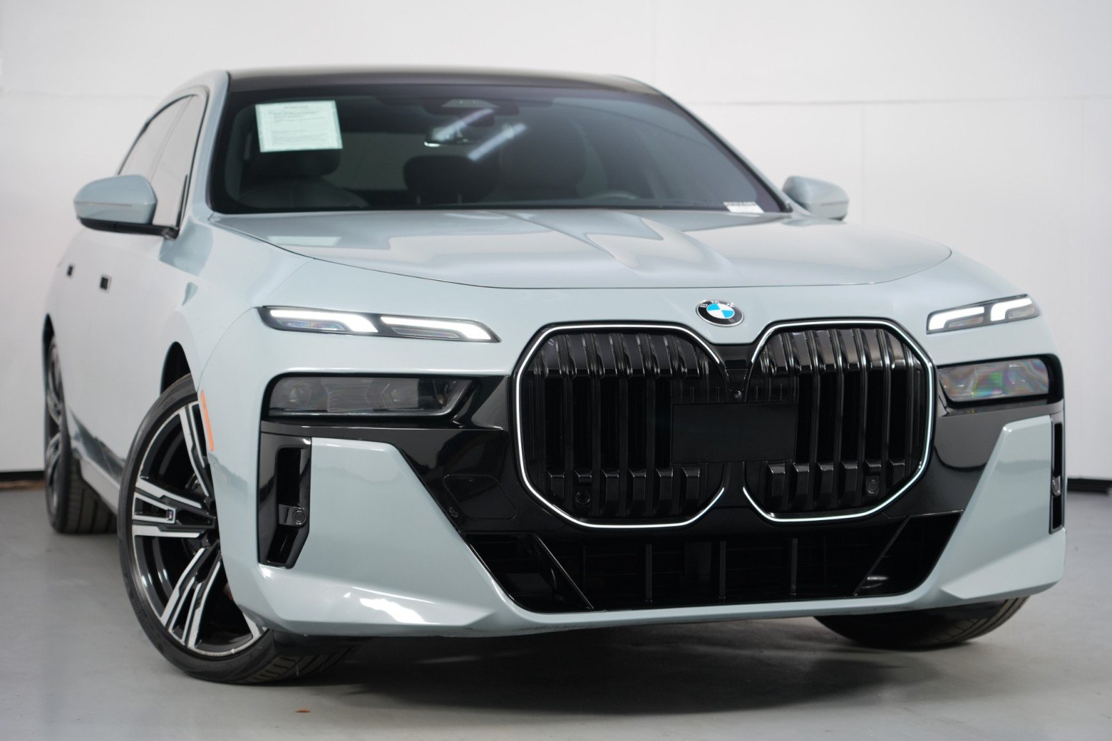 Used 2024 BMW 760i xDrive w/ Premium Package 2 AWD/4WD image 6