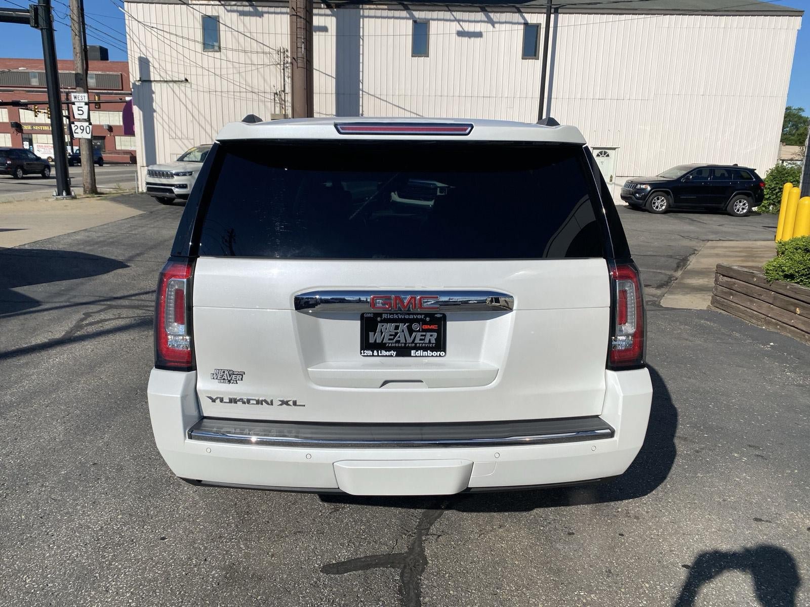 Used 2017 GMC Yukon XL Denali w/ Open Road Package AWD/4WD image 5