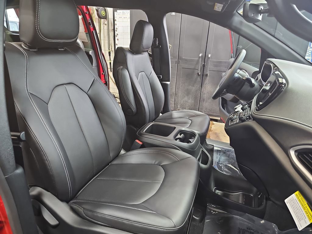 New 2026 Chrysler Pacifica Select image 10