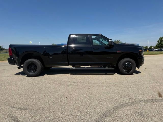 New 2026 RAM 3500 Laramie AWD/4WD image 17