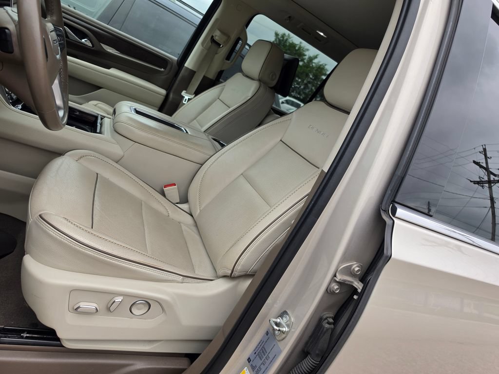 Used 2021 GMC Yukon XL Denali w/ Denali Premium Package AWD/4WD image 6