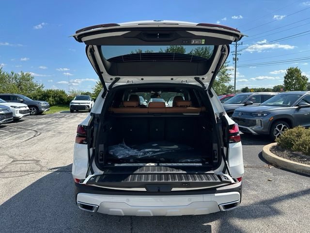 New 2026 BMW X5 xDrive50e w/ Premium Package AWD/4WD image 36