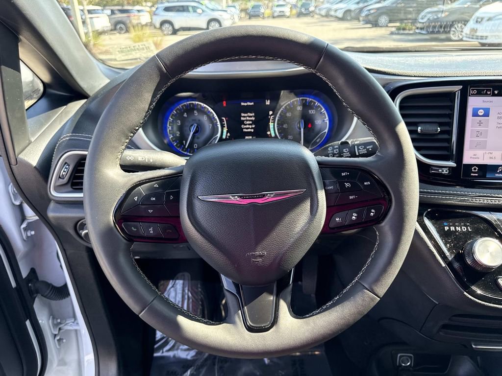 Used 2024 Chrysler Pacifica Touring image 30