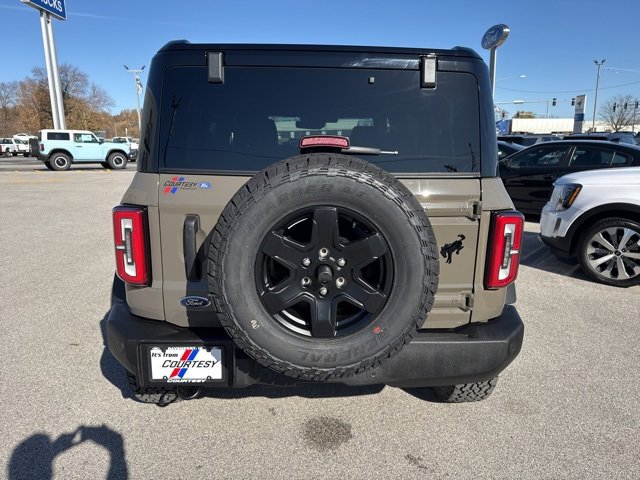 New 2025 Ford Bronco Outer Banks w/ Black Appearance Package image 4
