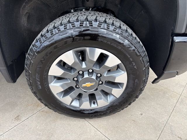 Used 2025 Chevrolet Silverado 2500 Custom w/ Custom Value Package image 9