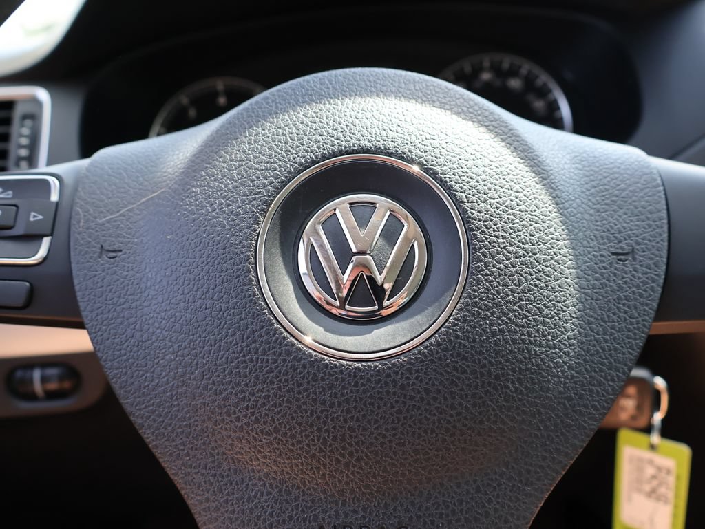 Used 2014 Volkswagen Jetta SE FWD image 25