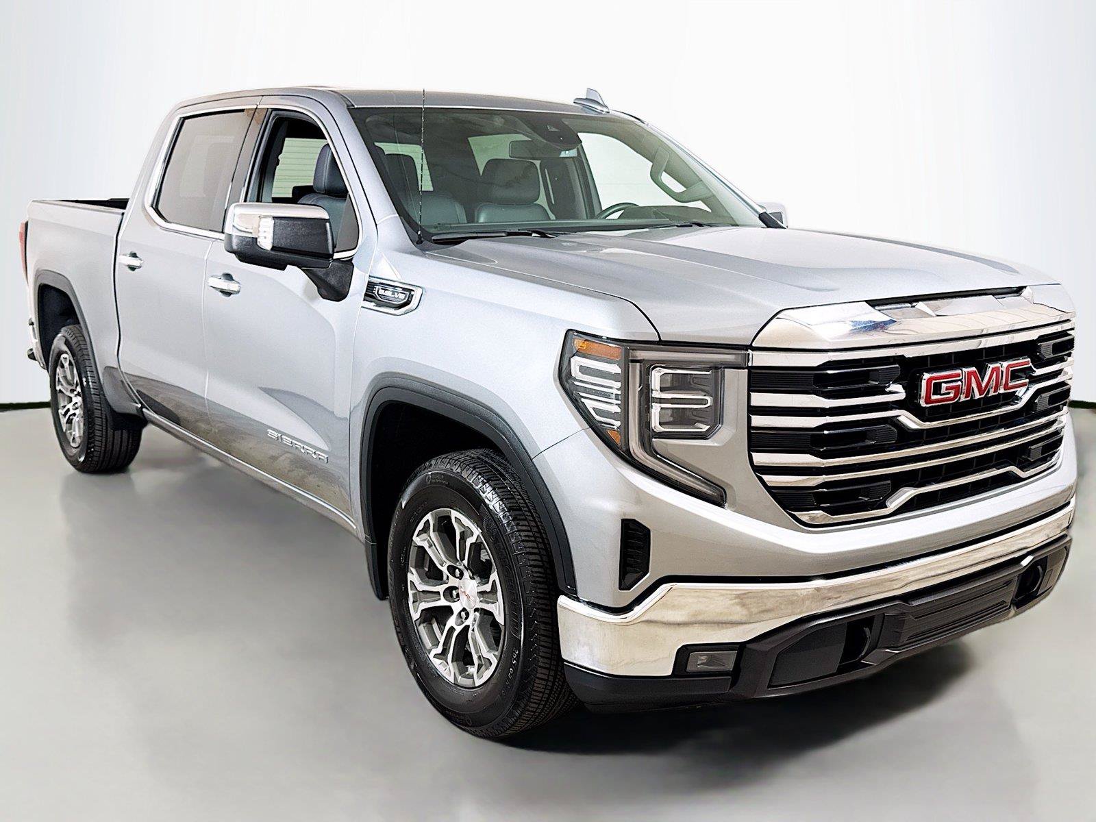 Used 2026 GMC Sierra 1500 SLT RWD image 3