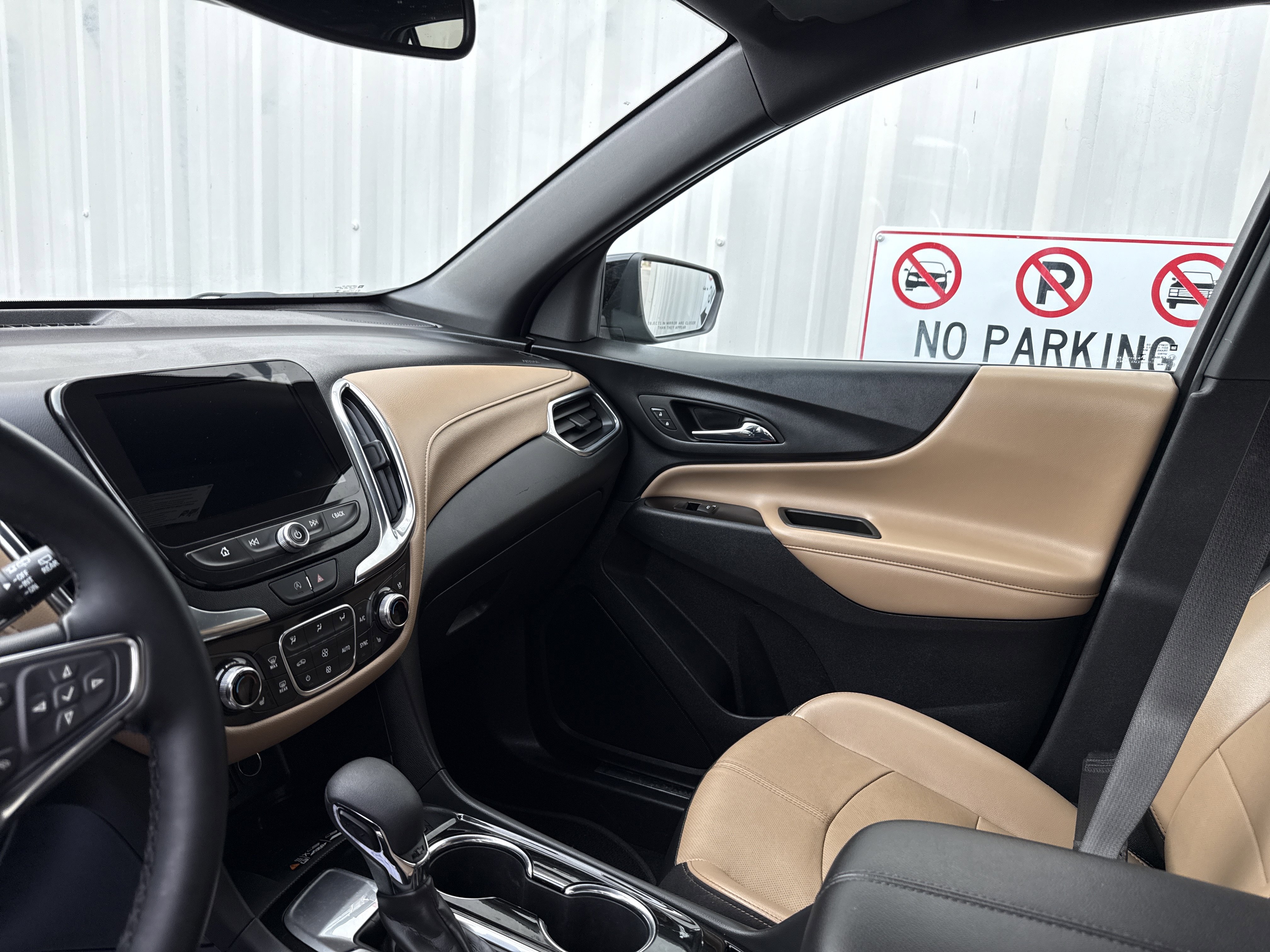 Used 2023 Chevrolet Equinox Premier image 17