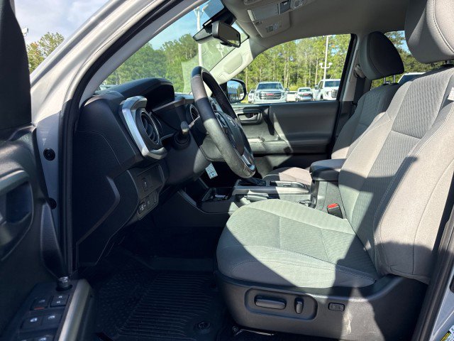 Used 2021 Toyota Tacoma SR5 AWD/4WD image 14