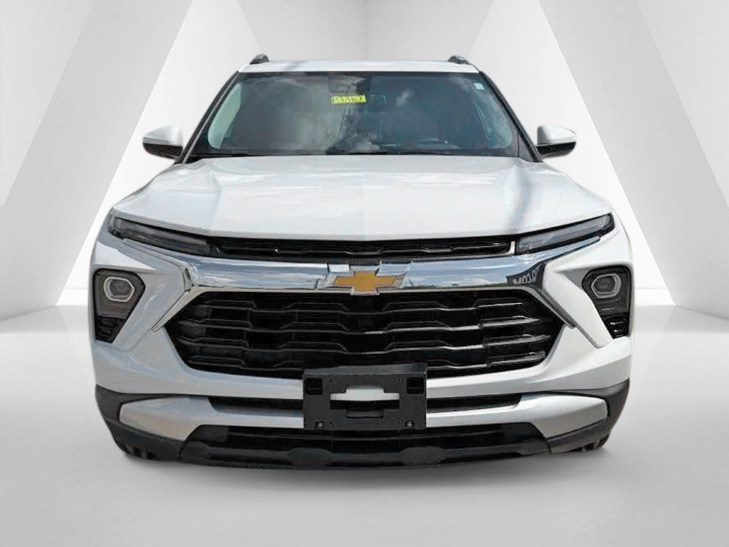 Used 2024 Chevrolet TrailBlazer LT AWD/4WD image 2