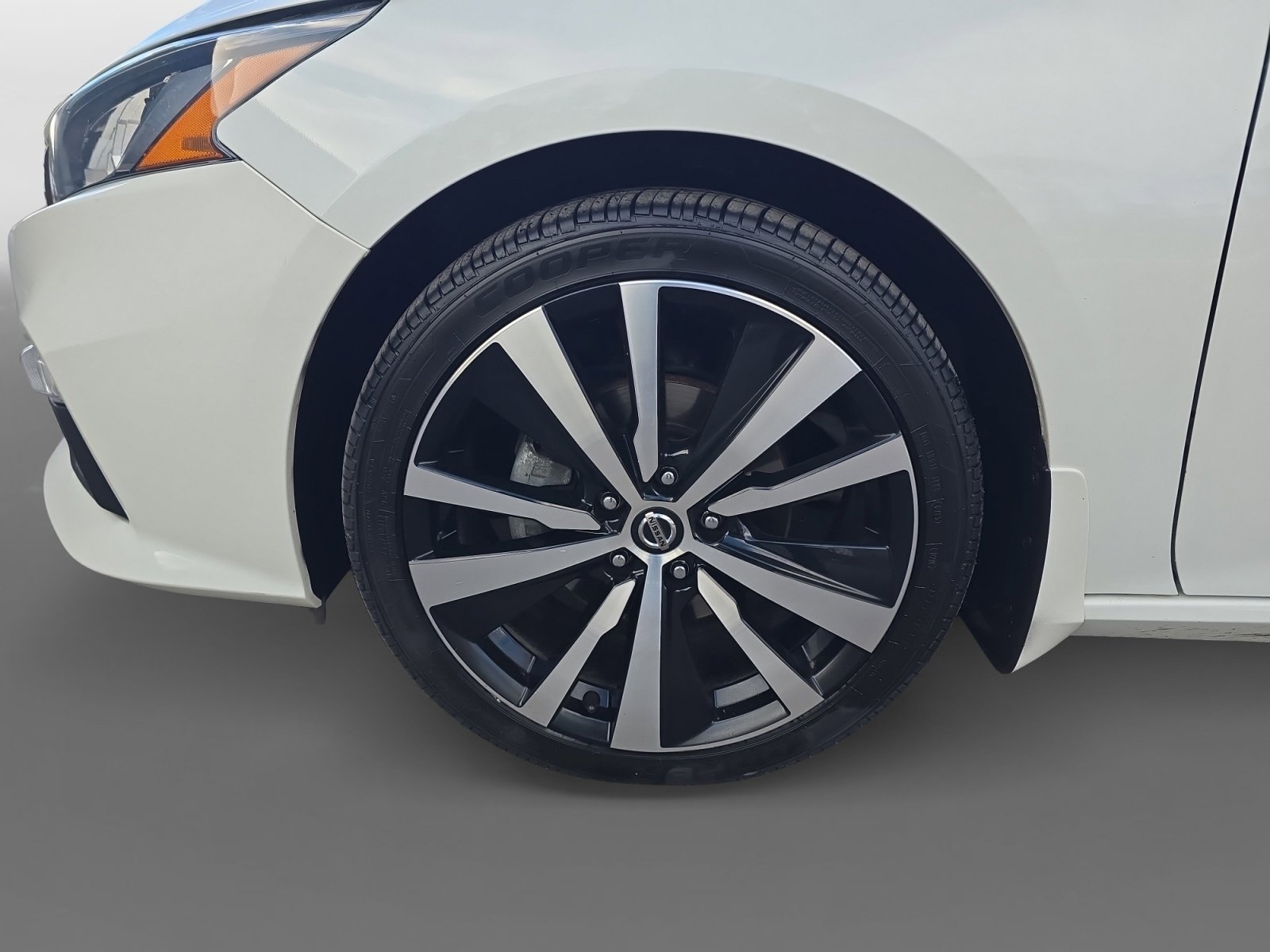 Used 2022 Nissan Altima 2.0 SR image 9