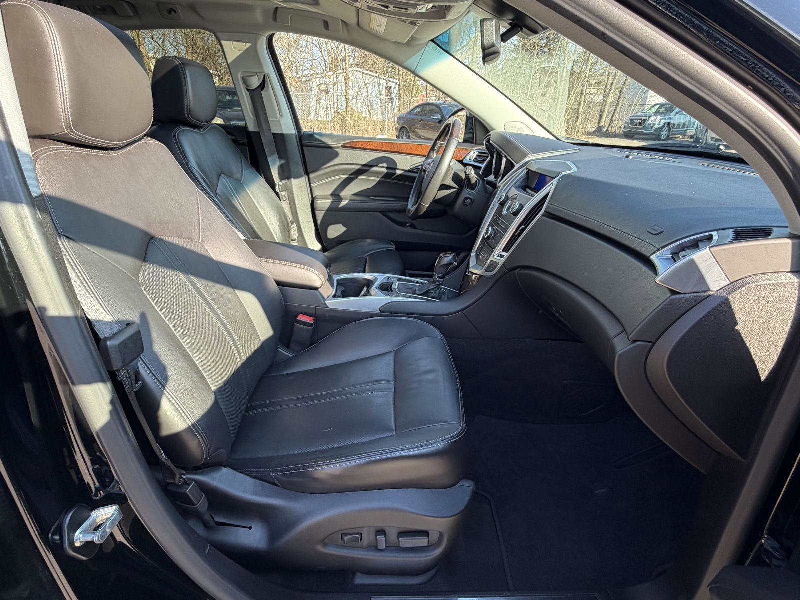 Used 2012 Cadillac SRX Luxury image 31