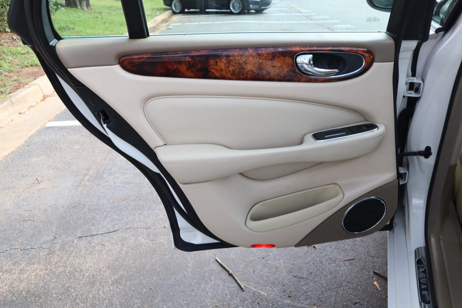 Used 2004 Jaguar XJ8 RWD image 10