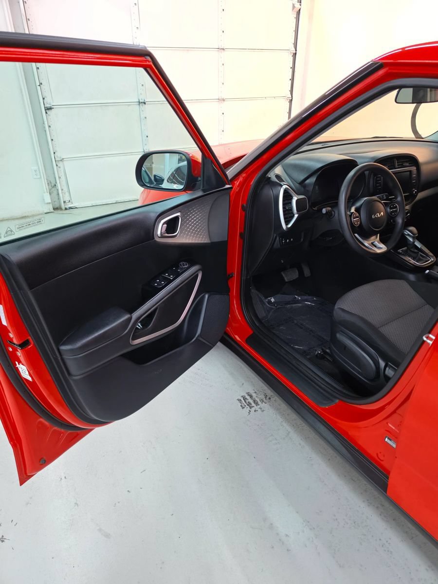 Used 2024 Kia Soul LX w/ LX Technology Package FWD image 16