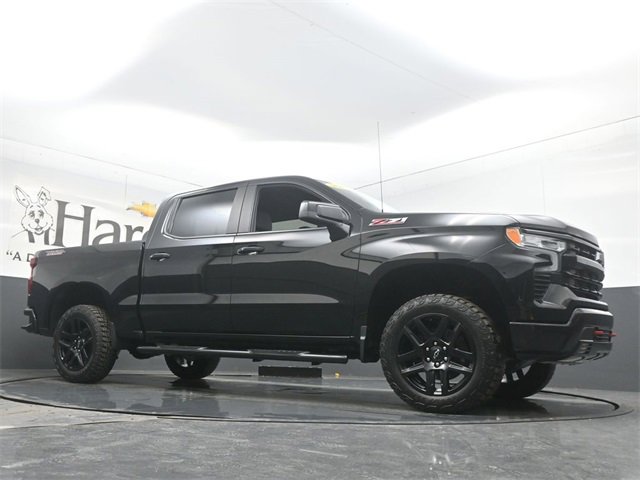 Used 2023 Chevrolet Silverado 1500 LT Trail Boss w/ Convenience Package II image 2