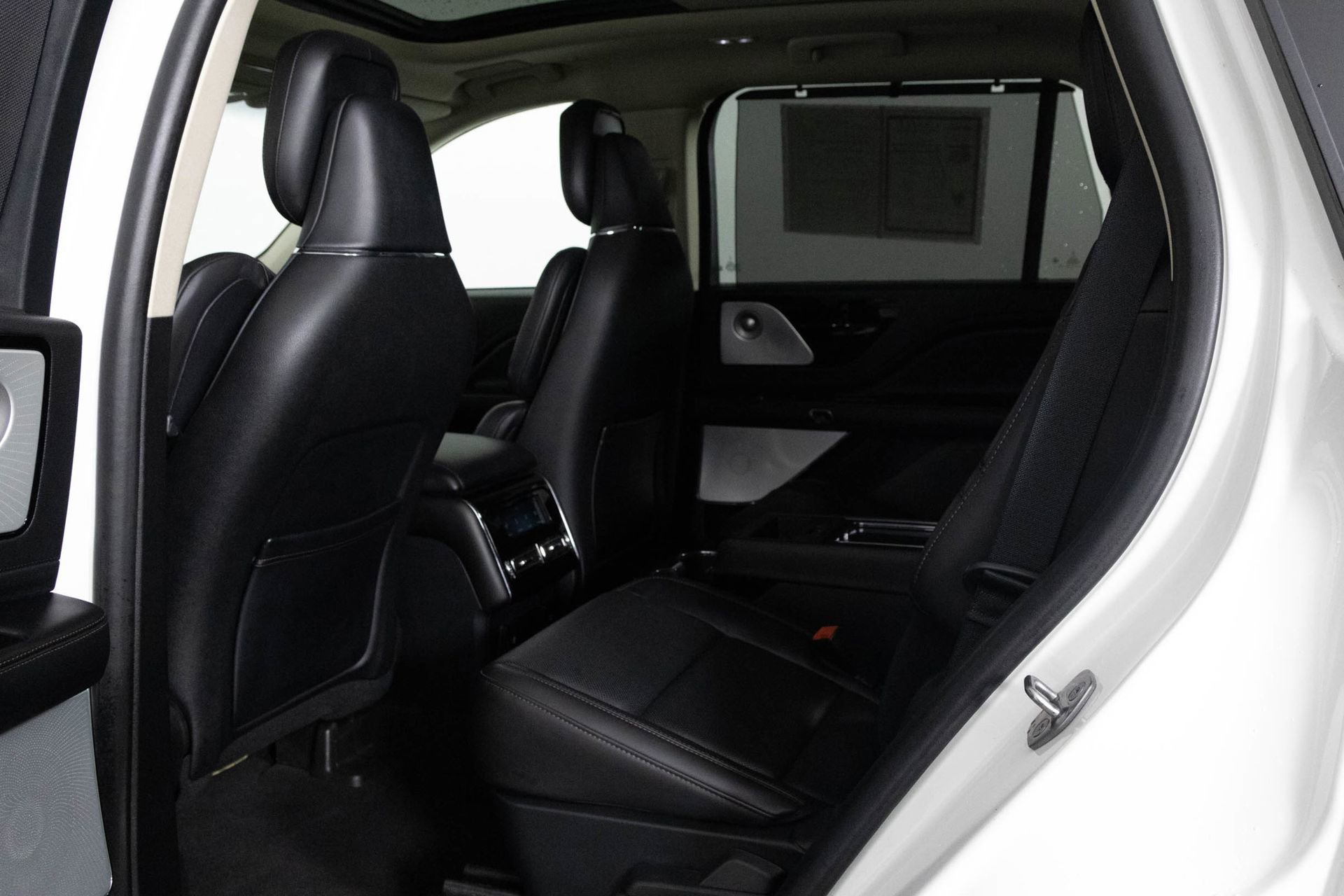 Used 2021 Lincoln Aviator Grand Touring w/ Equipment Group 302A AWD/4WD image 33