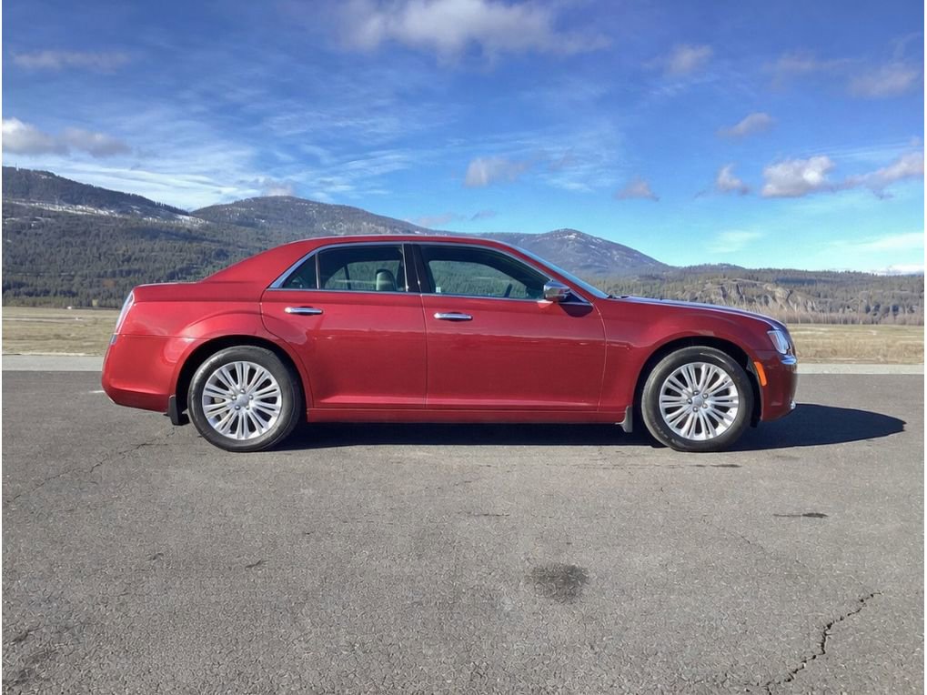 Used 2013 Chrysler 300 C w/ Light Group image 4