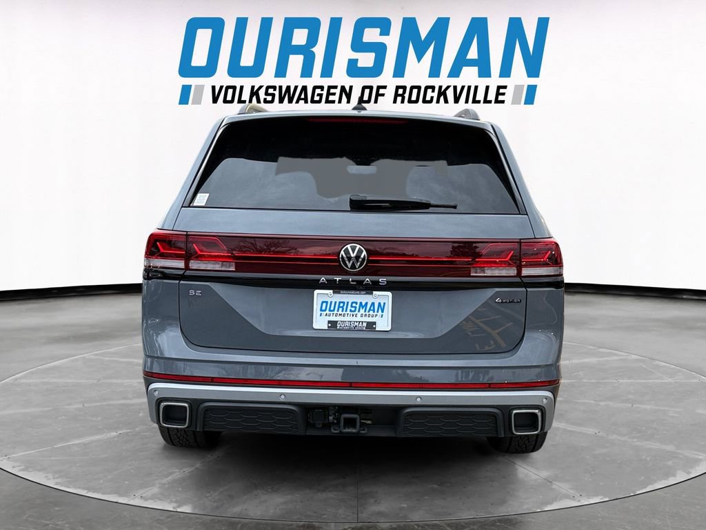 Used 2025 Volkswagen Atlas Peak Edition SE image 5