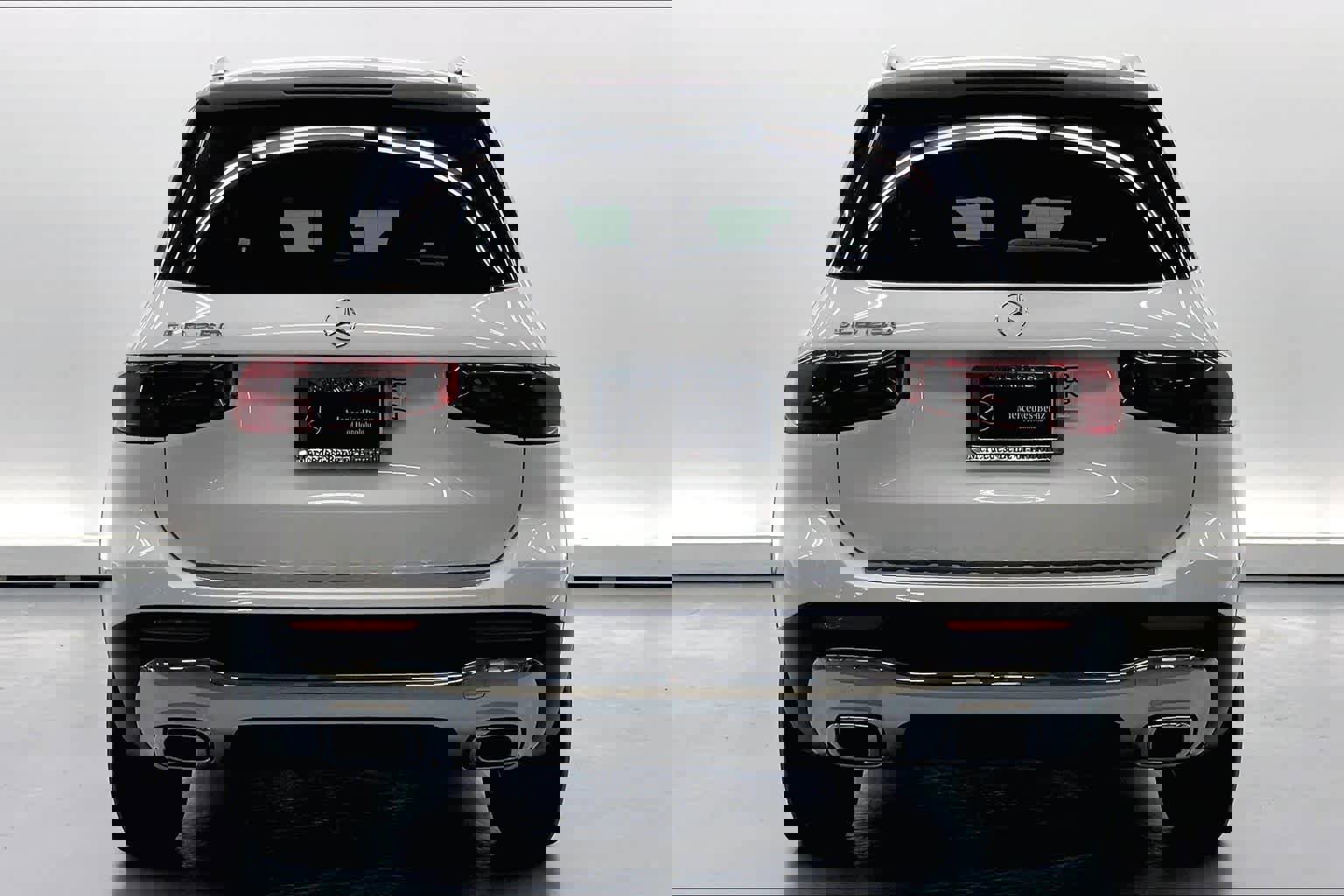 Used 2025 Mercedes-Benz GLB 250 image 4