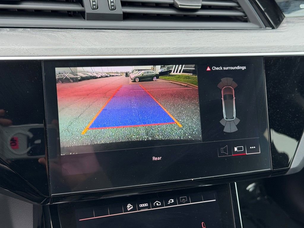 Certified 2022 Audi e-tron Premium image 30
