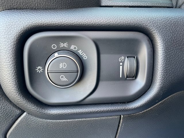 Used 2024 RAM 3500 Big Horn image 24