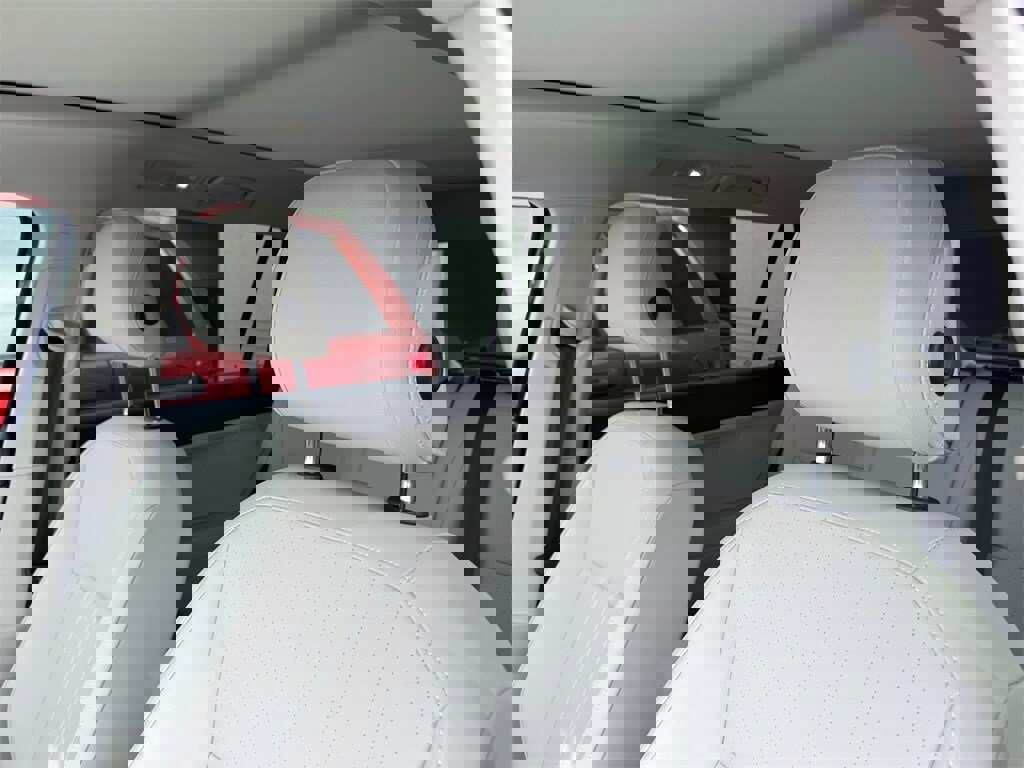 Certified 2022 Volkswagen Tiguan SE w/ Panoramic Sunroof Package image 12