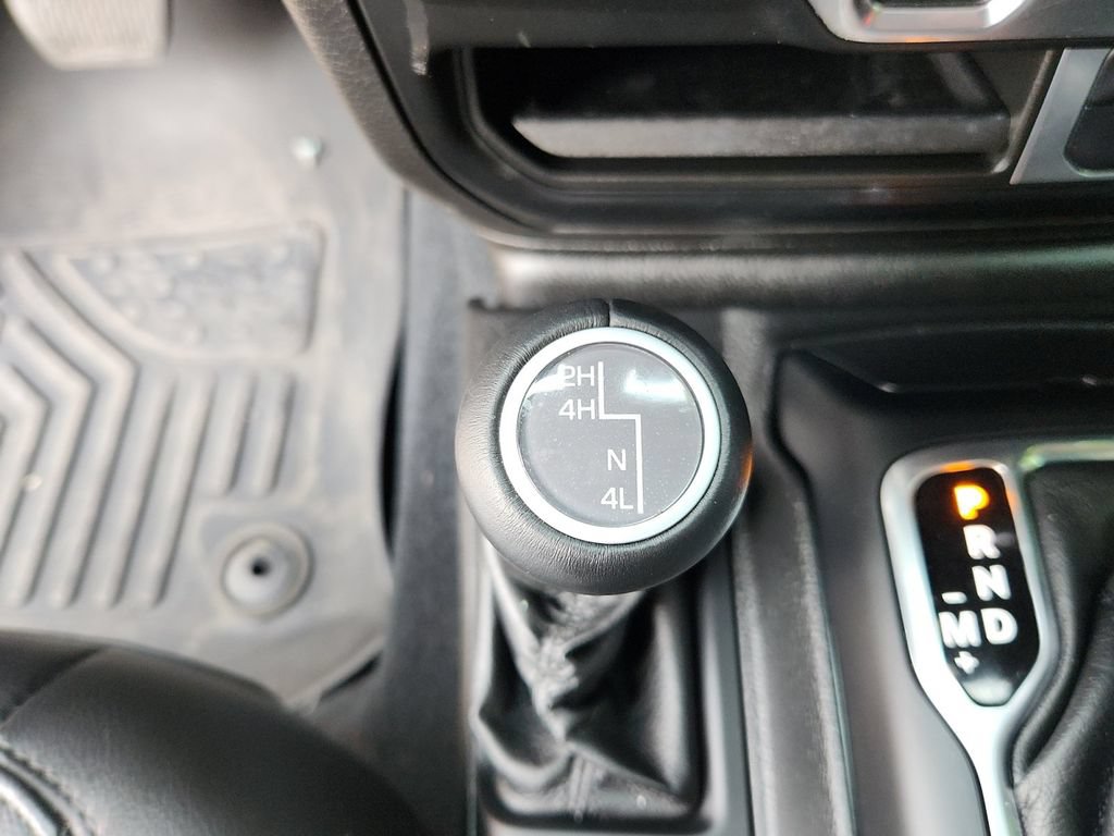 Used 2022 Jeep Wrangler Unlimited Sahara AWD/4WD image 27