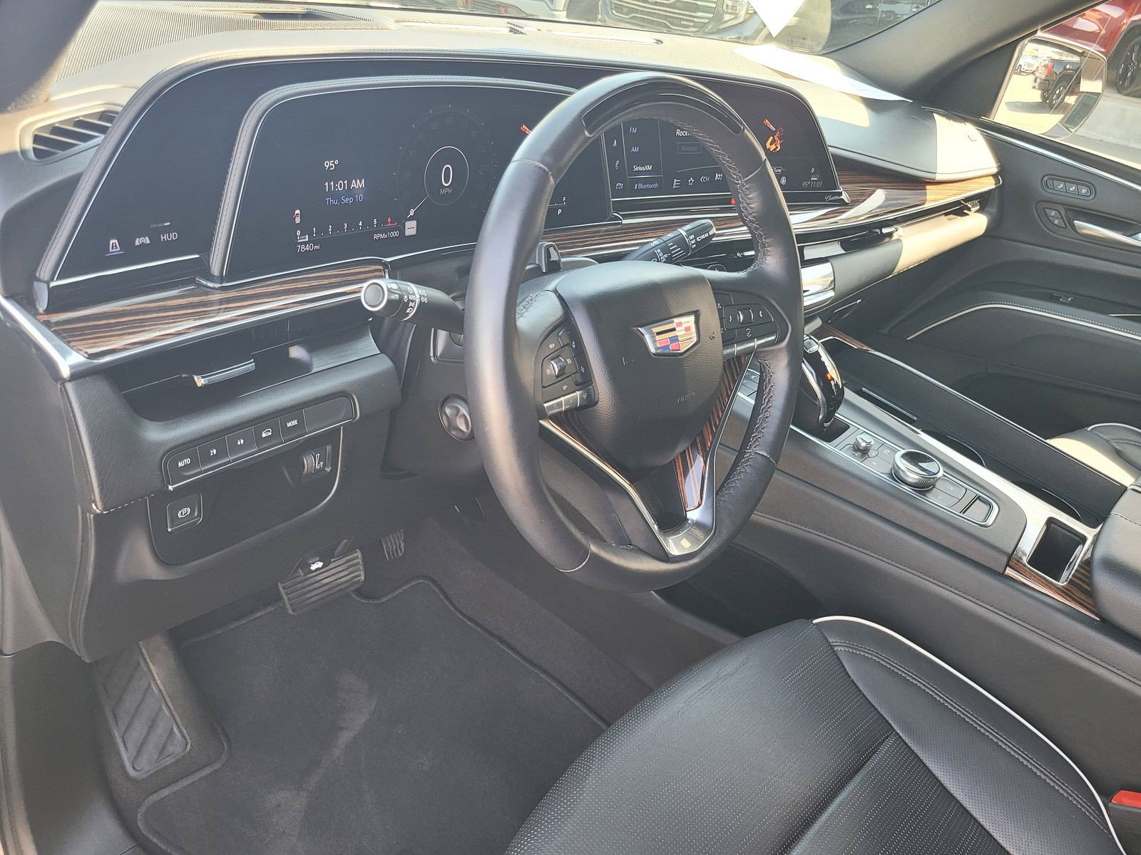 Used 2023 Cadillac Escalade Premium Luxury AWD/4WD image 8