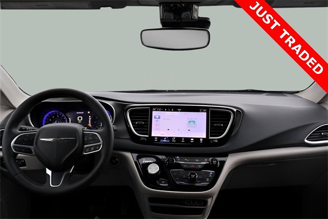 Used 2024 Chrysler Pacifica Touring-L image 41