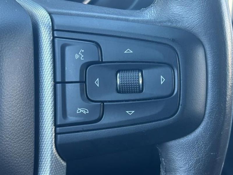 Used 2021 GMC Yukon XL Denali w/ Denali Premium Package image 17