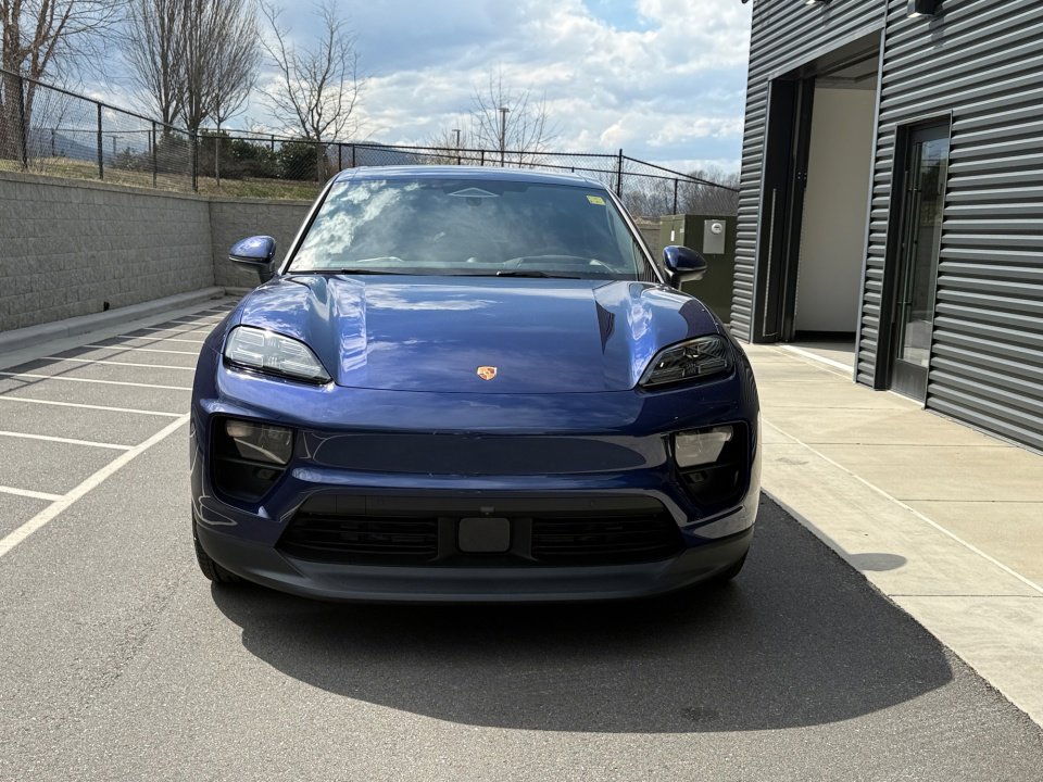 New 2026 Porsche Macan 4 Electric image 10