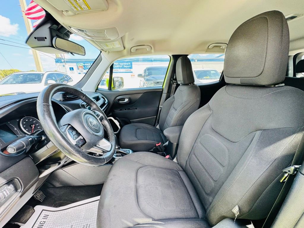 Used 2018 Jeep Renegade Latitude w/ Cold Weather Group AWD/4WD image 10