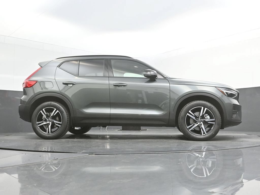 New 2026 Volvo XC40 B4 Core w/ Protection Package Premier FWD image 36