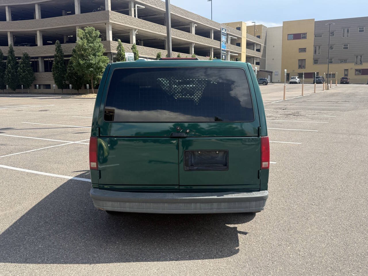 Used 2000 Chevrolet Astro AWD w/ Convenience Group image 8