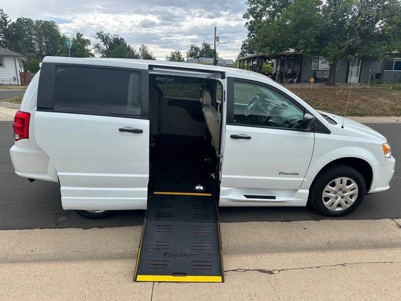 Used 2019 Dodge Grand Caravan SE image 16