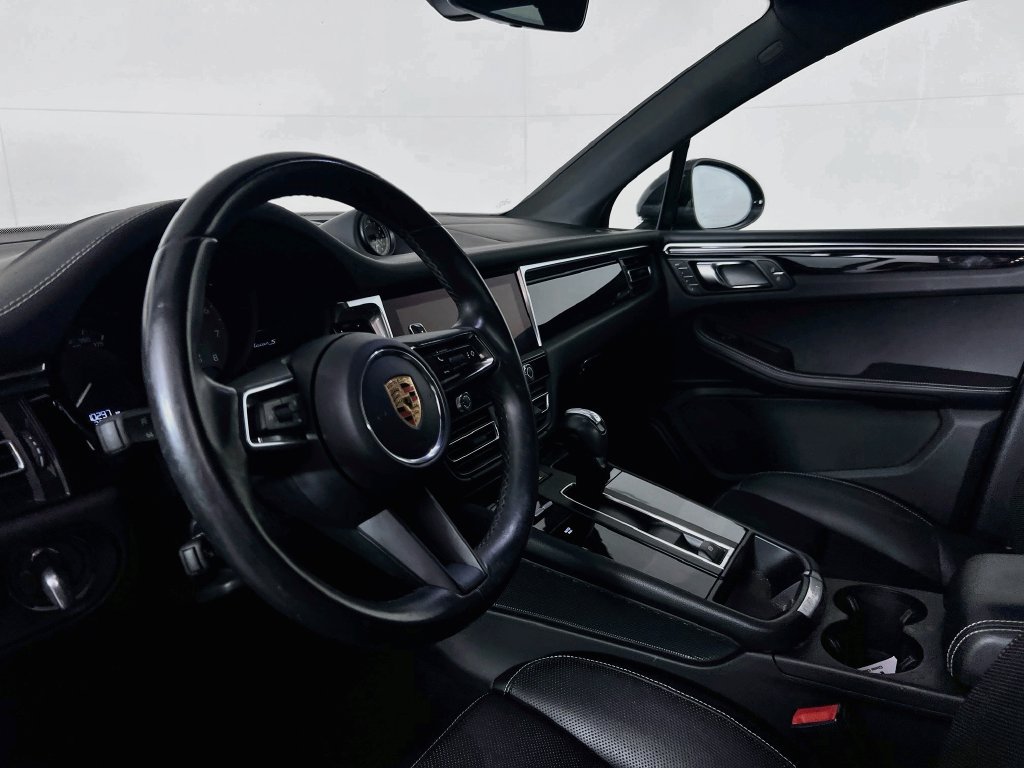 Certified 2024 Porsche Macan S AWD/4WD image 4