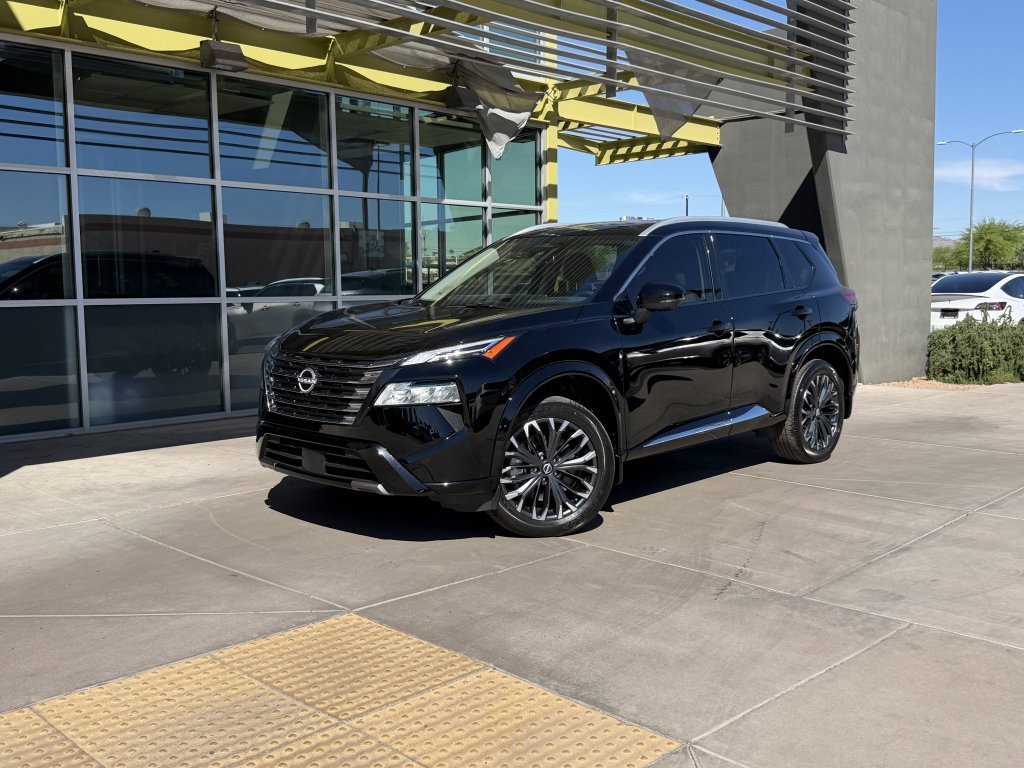 Used 2025 Nissan Rogue Platinum w/ Tech Package image 1