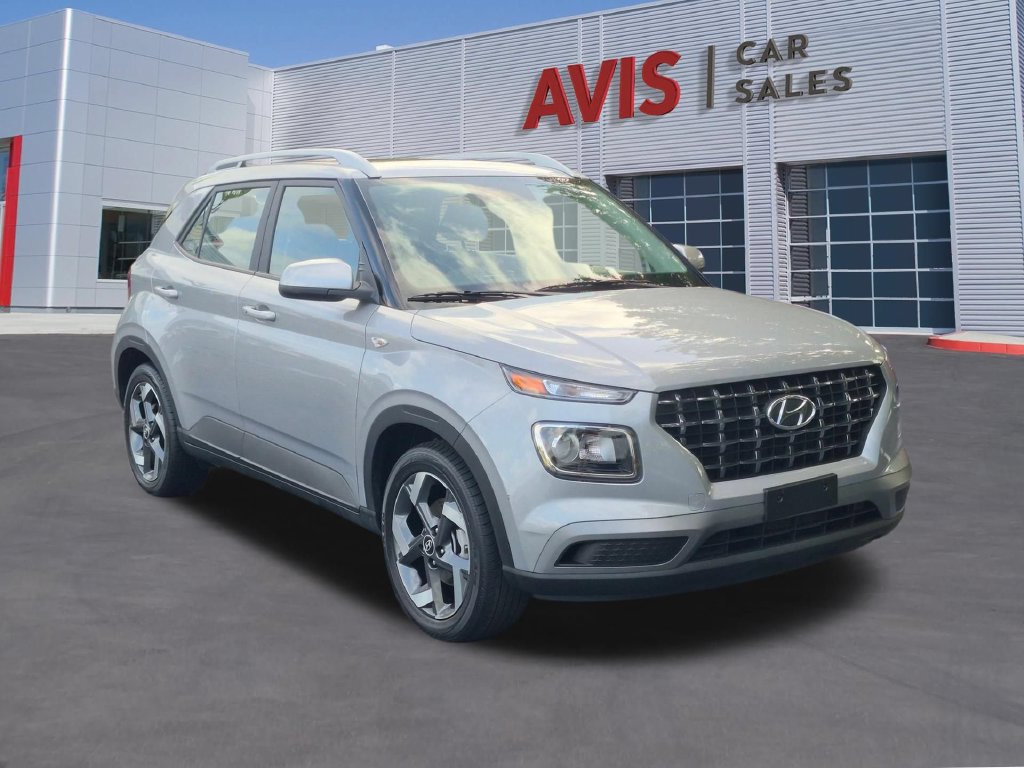 Used 2025 Hyundai Venue SEL FWD image 3