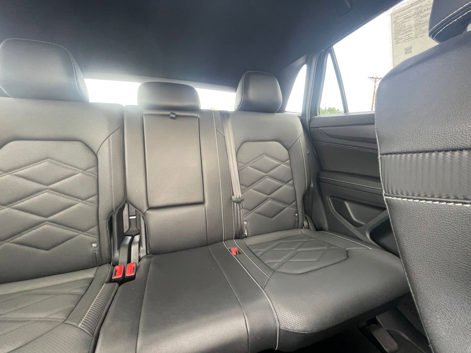 Used 2025 Volkswagen Atlas Cross Sport SE FWD image 40