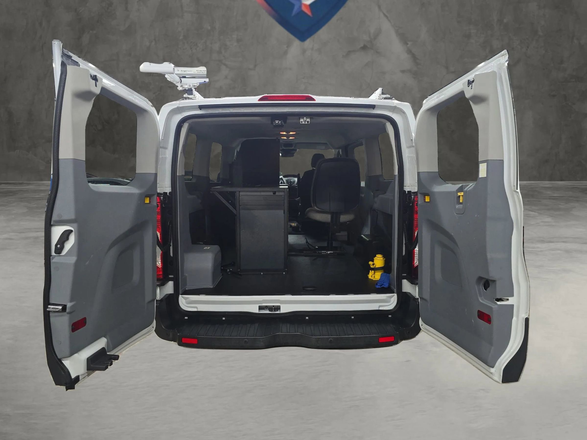 Used 2017 Ford Transit 150 XLT image 10