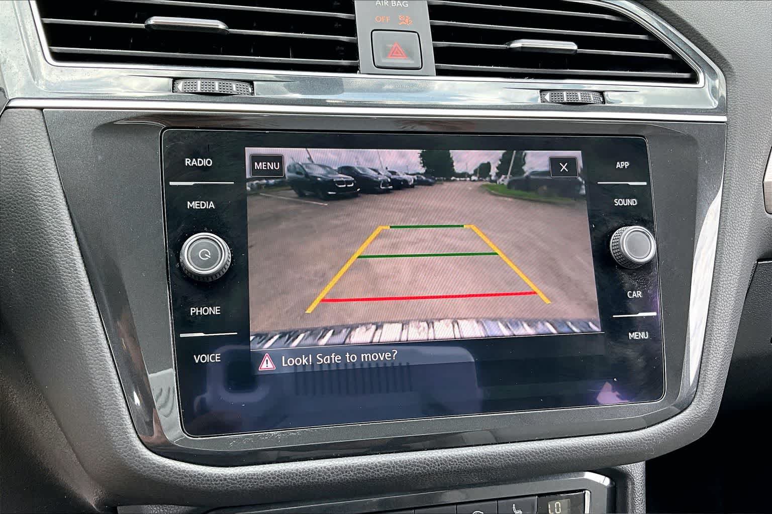 Used 2019 Volkswagen Tiguan SE w/ Panoramic Sunroof Package FWD image 24