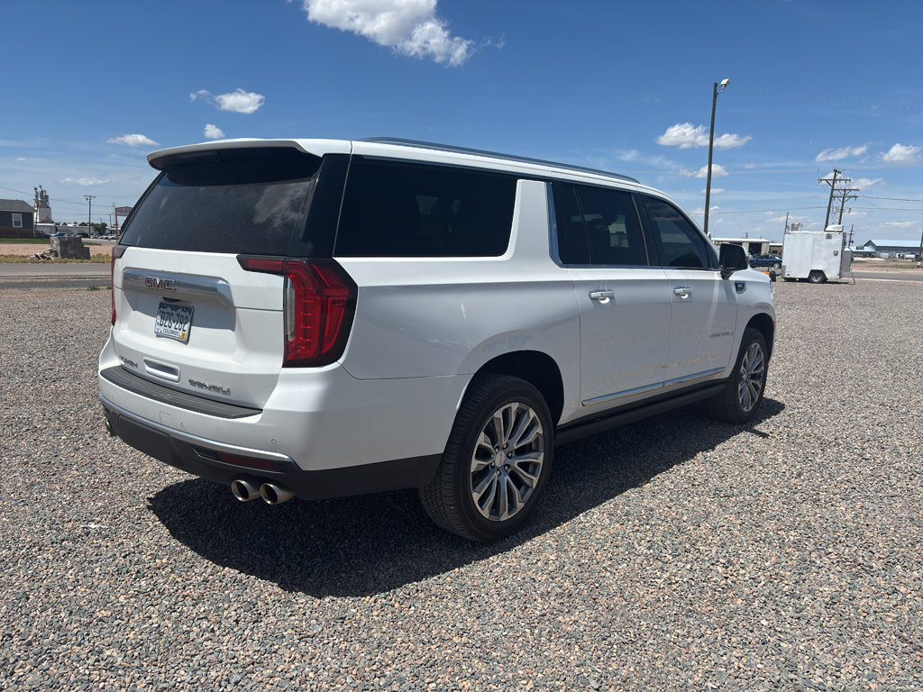 Used 2021 GMC Yukon XL Denali w/ Denali Ultimate Package AWD/4WD image 4