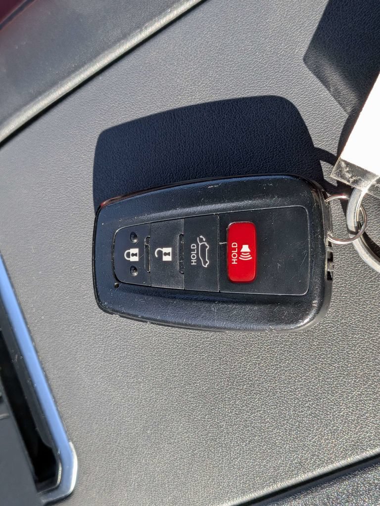 Used 2021 Toyota Highlander XSE FWD image 30
