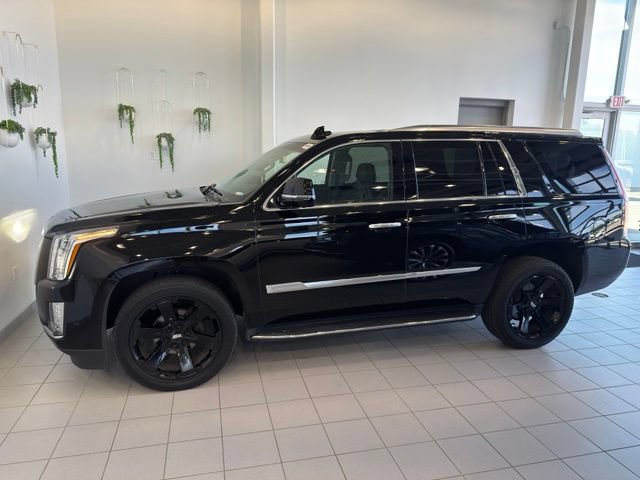 Used 2020 Cadillac Escalade Premium Luxury AWD/4WD image 44