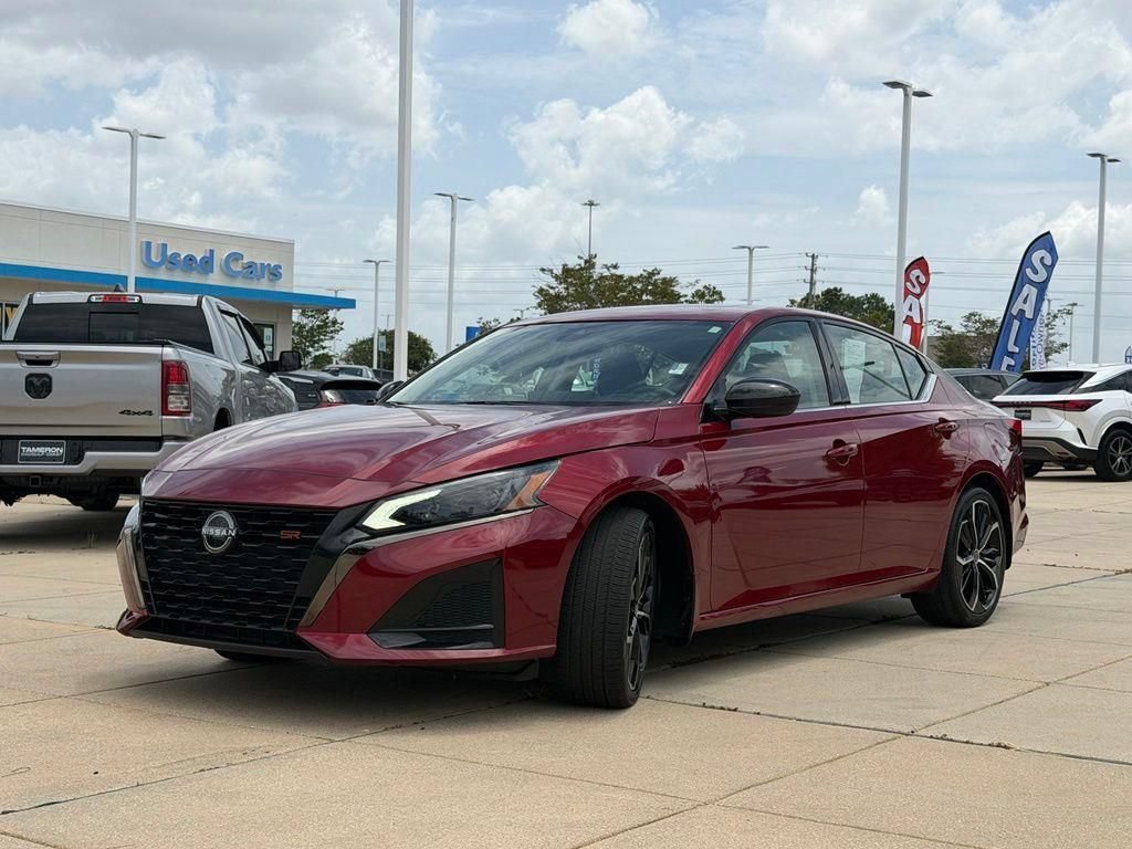 Used 2023 Nissan Altima 2.5 SR w/ SR Premium Package FWD image 8