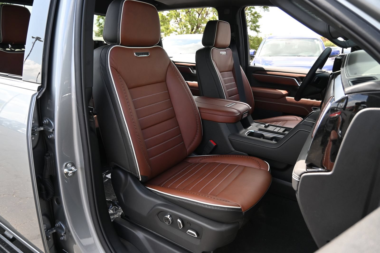 New 2026 GMC Sierra 3500 Denali Ultimate AWD/4WD image 25