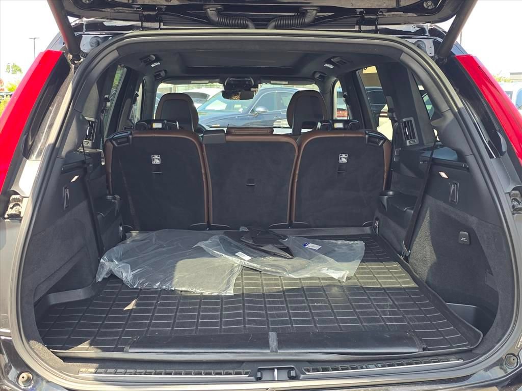 Used 2022 Volvo XC90 T6 Inscription w/ Lounge Package AWD/4WD image 12