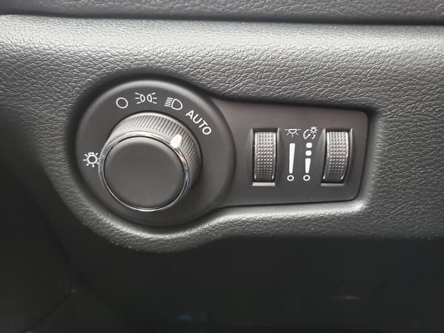 New 2027 Chrysler Pacifica Select FWD image 25
