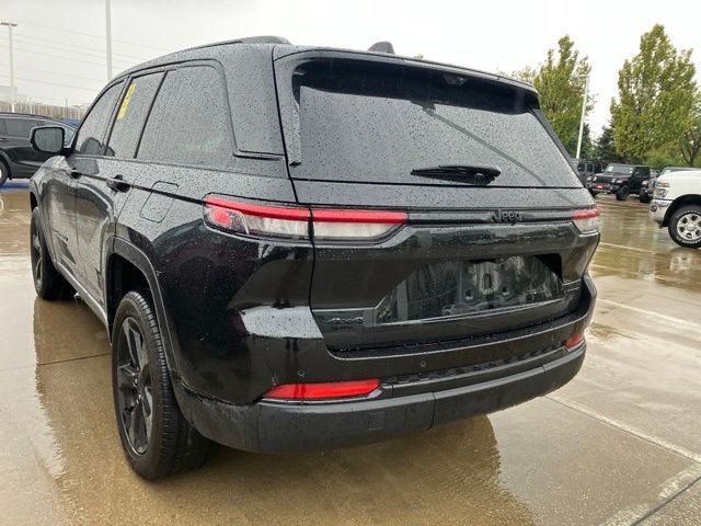 Used 2023 Jeep Grand Cherokee Limited w/ Luxury Tech Group II AWD/4WD image 5