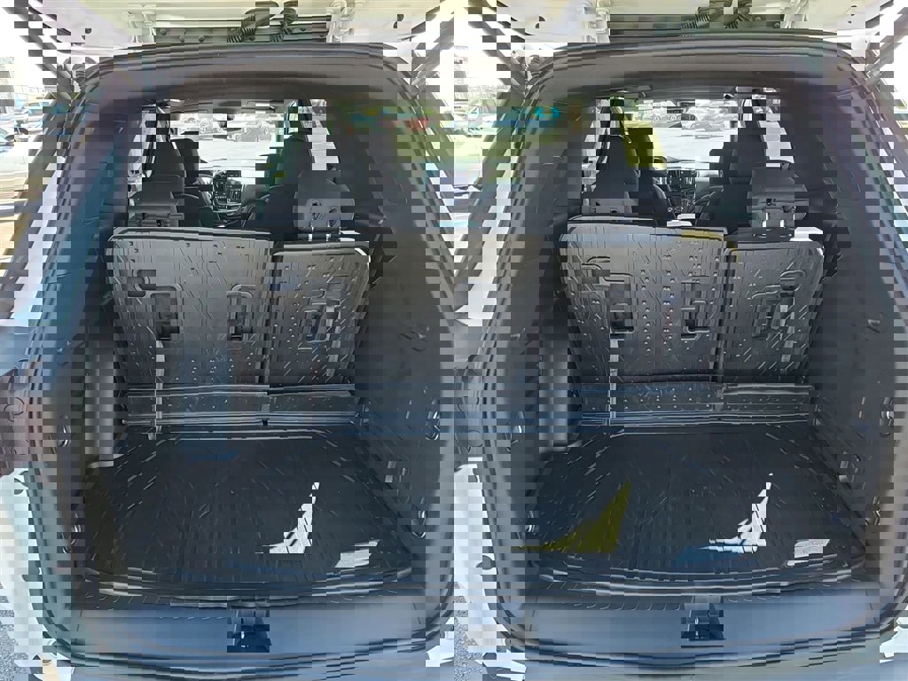 Used 2023 Chevrolet Traverse LT image 18